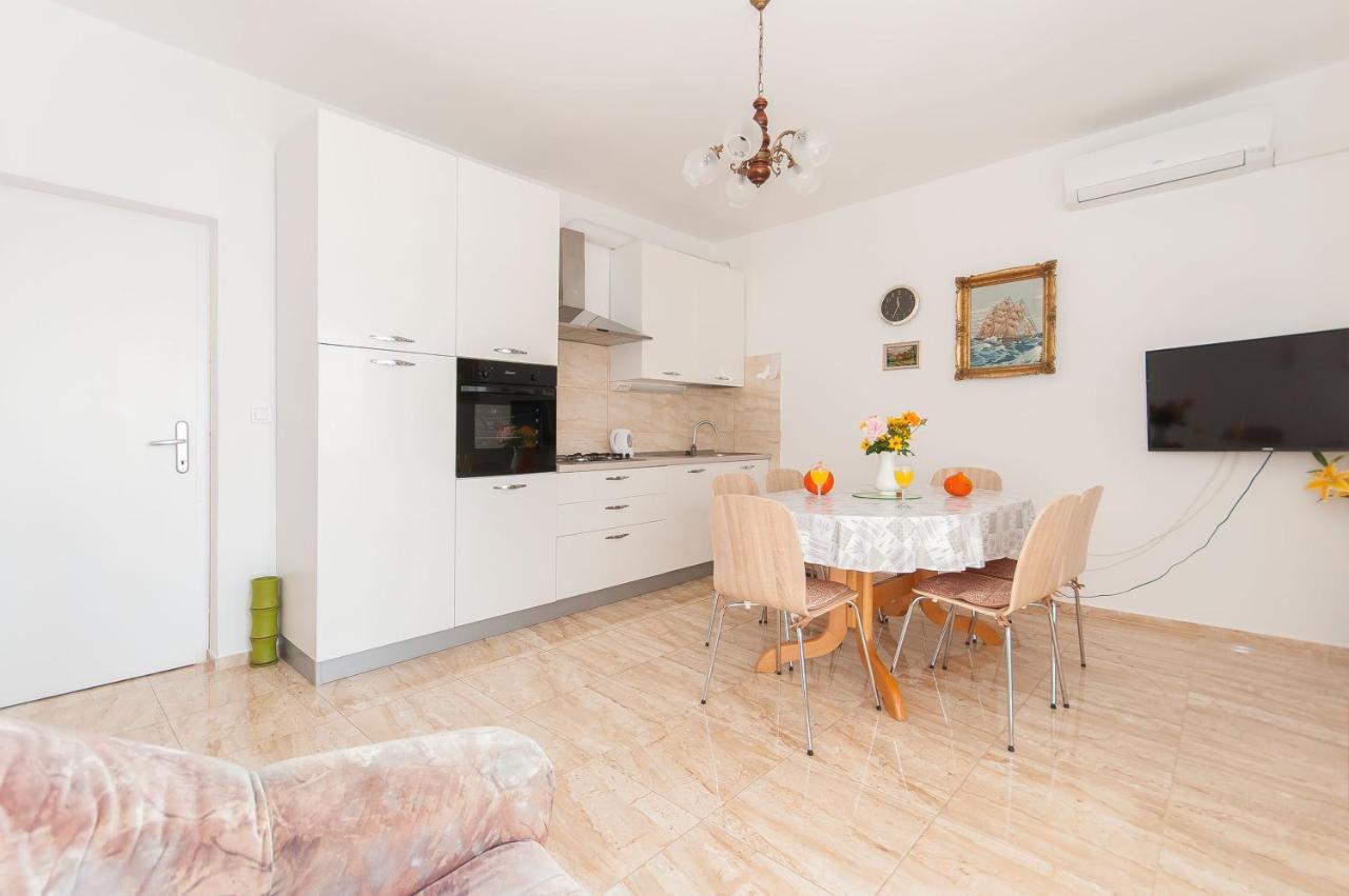 Apartments Marija Pisak Buitenkant foto